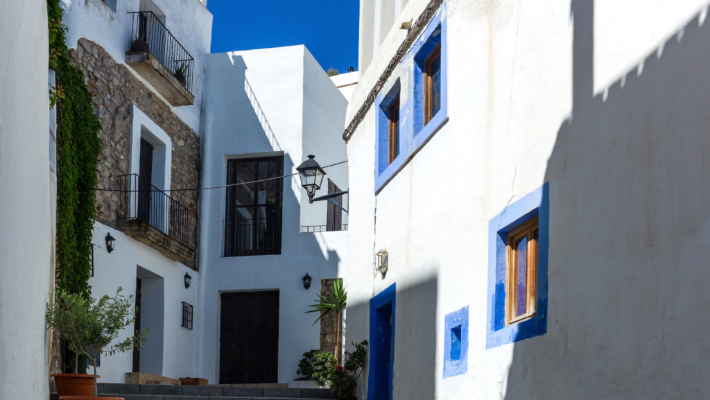 New vs. Existing Homes in Ibiza: Which Should You Buy? 