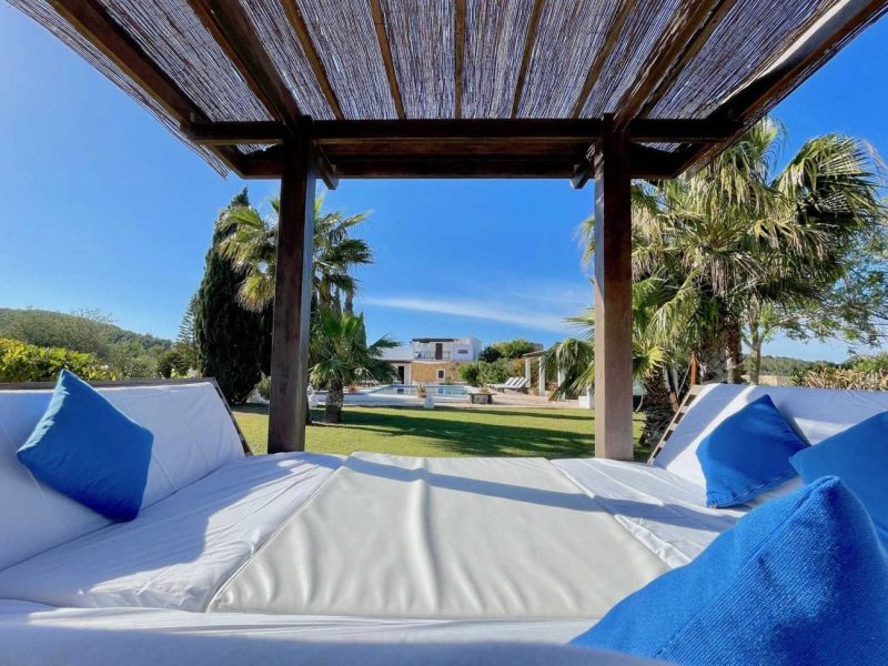 Can pelar san jose covered daybed garden view Can Pelar, finca del siglo XVIII de 4 dormitorios en Sant Josep
