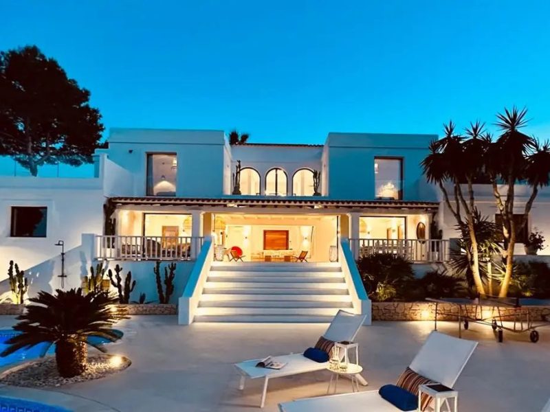 Villa Lau, Cala Bassa, pool villa twilight