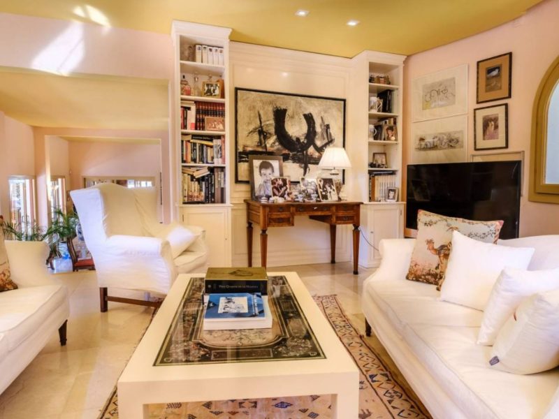 Can besos can furnet main living room