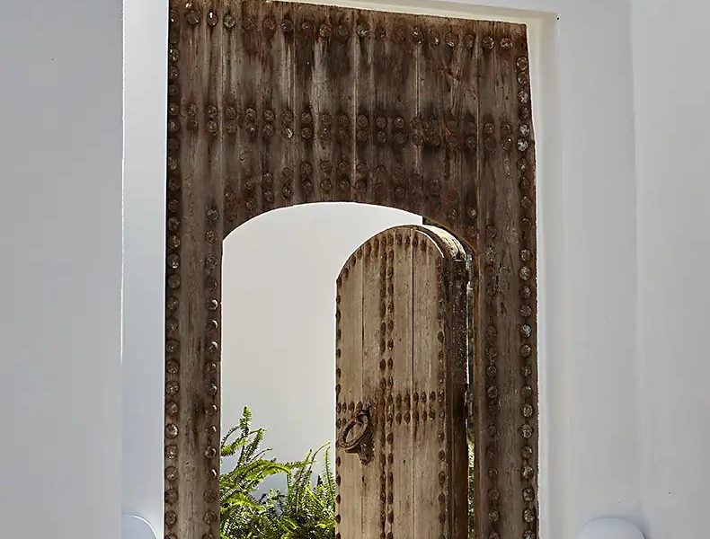 Casa nara san rafael rustic wooden door
