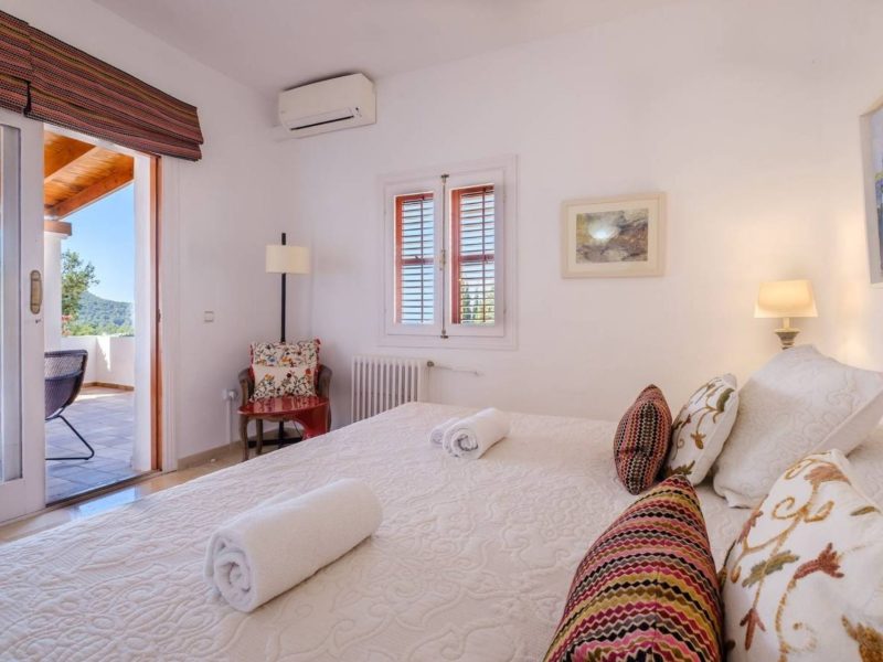 Can besos can furnet double bedroom terrace access