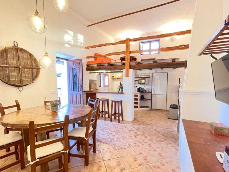 Can pelar san jose dining area open kitchen Can Pelar, finca del siglo XVIII de 4 dormitorios en Sant Josep