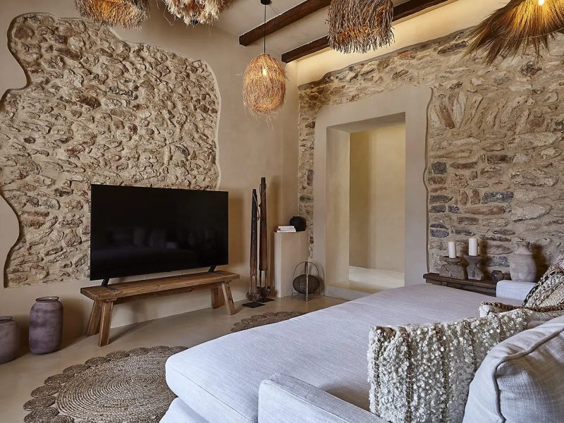 Casa nara san rafael stone wall tv lounge