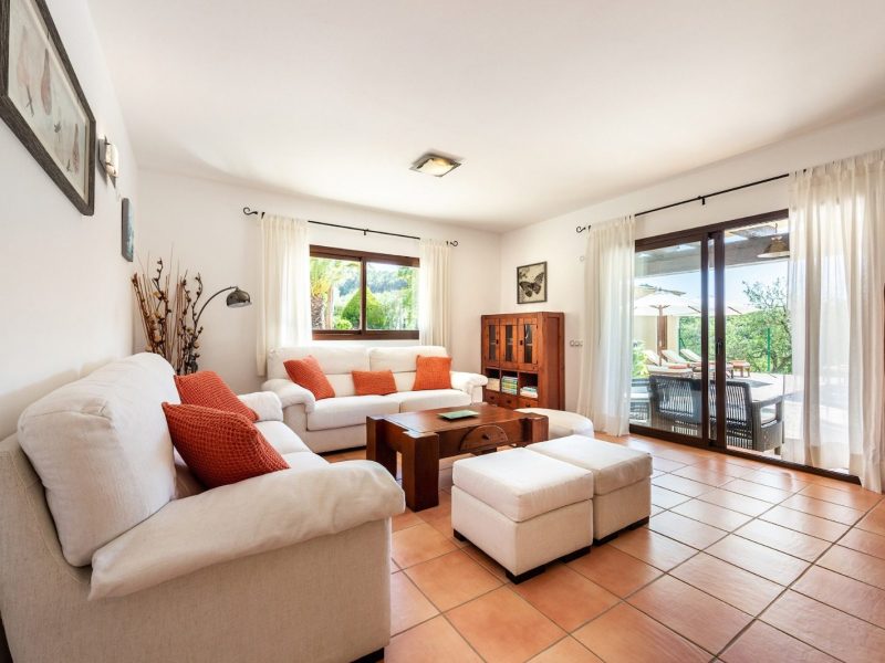 Villa marylina san juan bright living room