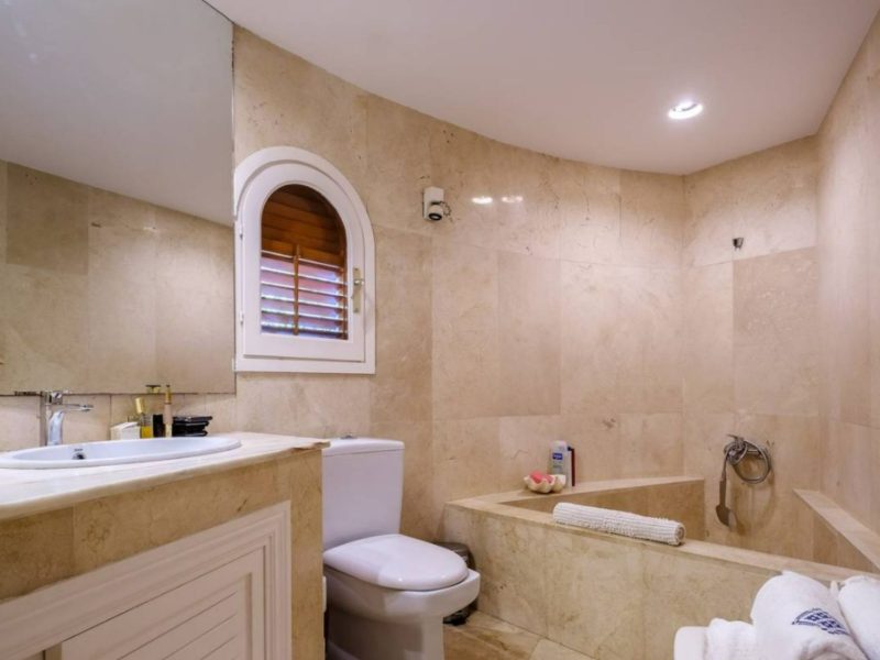 Can besos can furnet bathroom stone finish