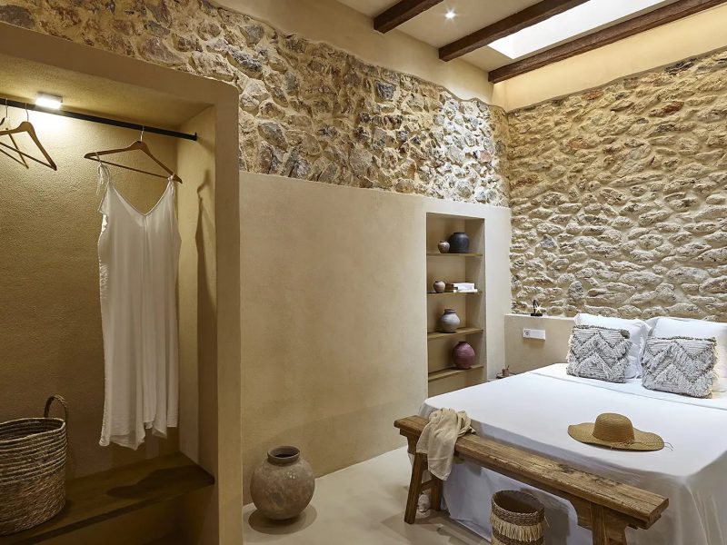Casa nara san rafael stone wall bedroom