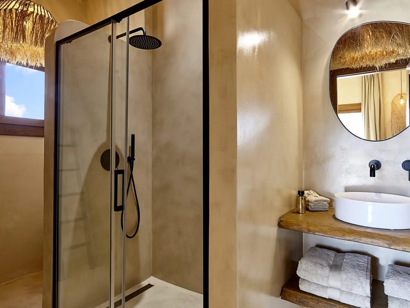 Casa nara san rafael ensuite bathroom one
