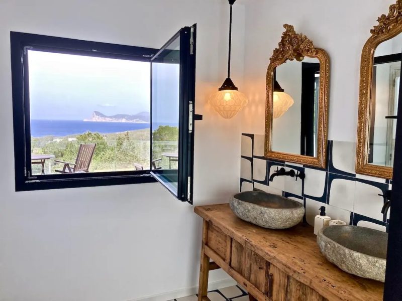 Villa Lau, Cala Bassa, bathroom view