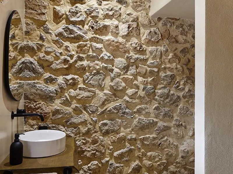 Casa nara san rafael stone finish bathroom