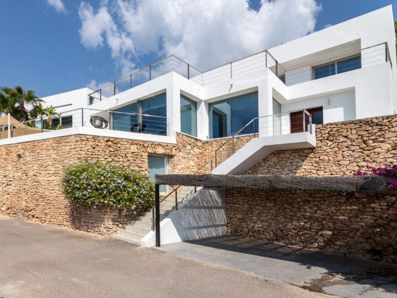 6 Bedroom Villa with Tourist Licence in Roca Llisa Villa facade and driveway, 6 Bedroom Villa with Tourist Licence in Roca Llisa