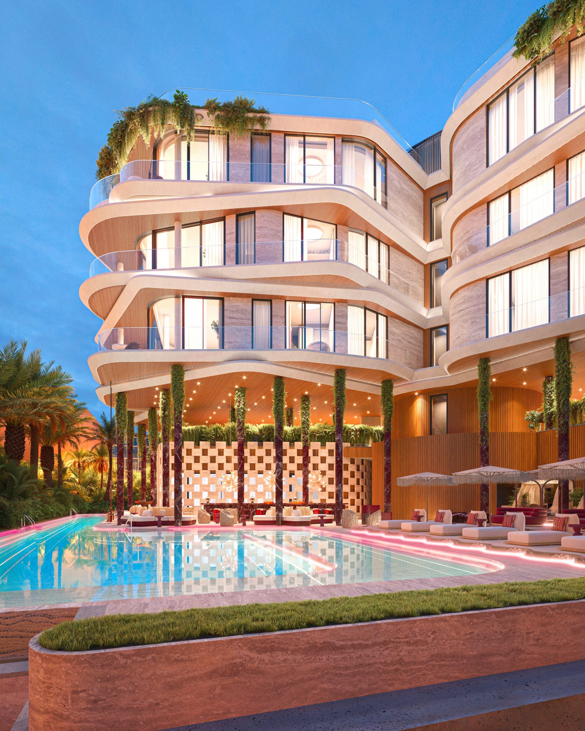 El edificio y la piscina al anochecer