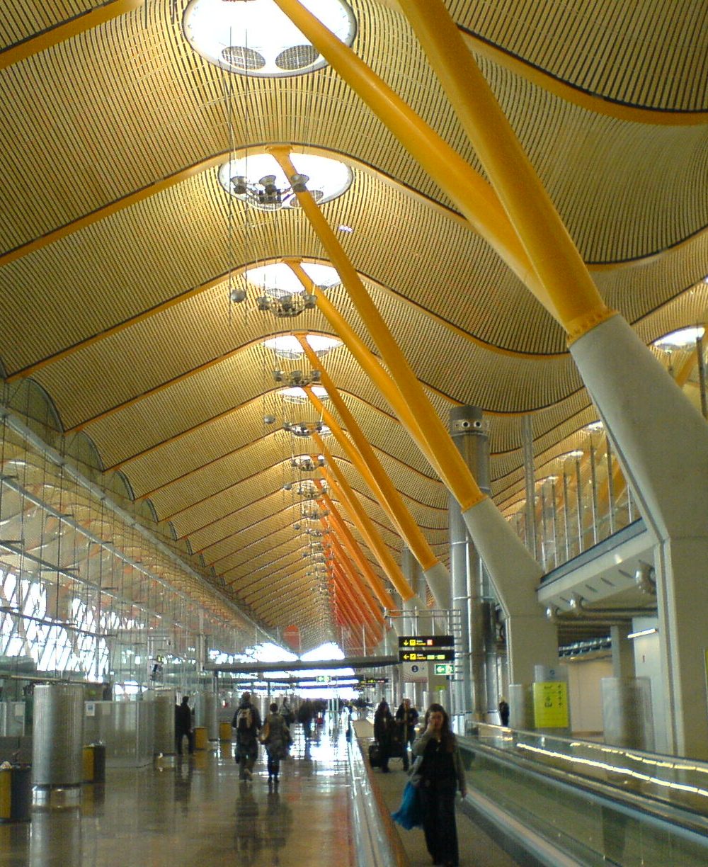 Terminal 4 at Madrid Barajas airport La Terminal 4 del aeropuerto de Madrid-Barajas
