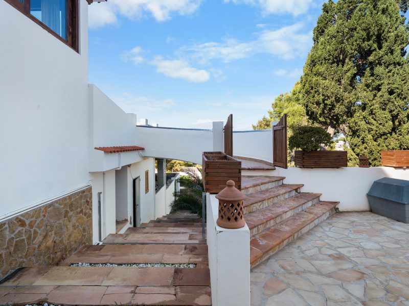 White villa stone details at Sant Antoni de Portmany, Ibiza White villa stone details at Sant Antoni de Portmany, Ibiza